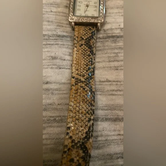 Cookie Lee Quartz Crystal Bezel Ladies Watch. - Picture 4 of 7